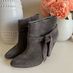 EUC Size 9 Nine West Grey Suede Heeled Booties